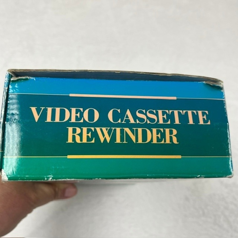 Kinyo VHS Video Cassette Rewinder UV-420 Holiday Collection Black Auto Eject Box - Picture 3 of 7